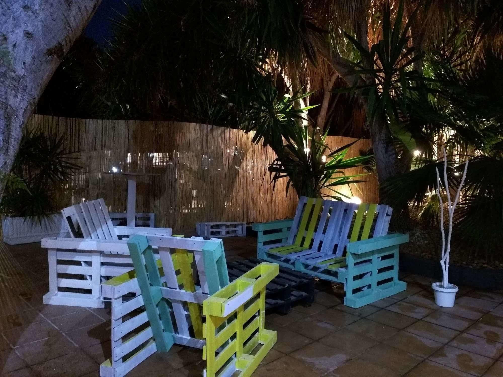 Nwt Paradise Urban Hostel Alicante Exteriör bild